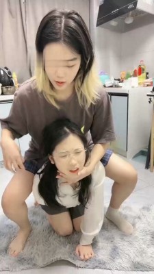 图片[8]_【橙宝】姐妹相互虐-奴下奴-白袜塞嘴/喂圣水/舔脏鞋/骑马/耳光_绳缚吧