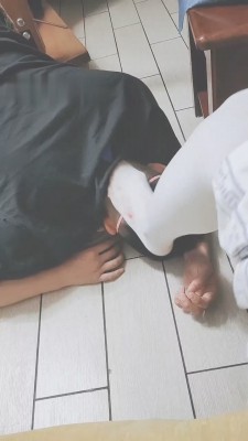 图片[4]_【花祖宗】闻舔超脏运动鞋/丝袜裸足恋足_绳缚吧