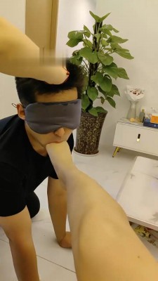 图片[11]_【萝莉糖糖】双S-骑马转胯/踩踏/掐乳/插嘴脚喂食【双视角版】_绳缚吧