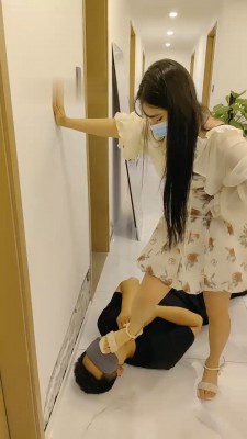 图片[12]_【萝莉糖糖】双S-骑马转胯/踩踏/掐乳/插嘴脚喂食【双视角版】_绳缚吧