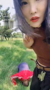 【孤傲女帝】户外调-骑马/踢踹/耳光/提档踩踏_绳缚吧