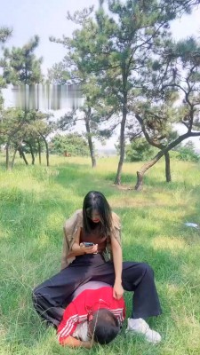 图片[6]_【孤傲女帝】户外调-骑马/踢踹/耳光/提档踩踏_绳缚吧