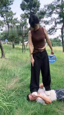 图片[8]_【孤傲女帝】户外调-骑马/踢踹/耳光/提档踩踏_绳缚吧