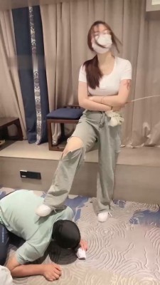 图片[5]_【雯雯】闻舔小白鞋白袜/藤条抽/跪求圣水_绳缚吧