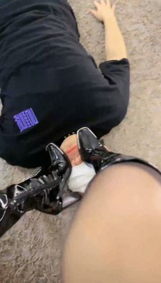 图片[8]_【潘妮女王】长靴黑丝踩/掐乳鞭打/品尝原味脚_绳缚吧