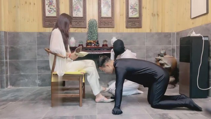 图片[3]_【沅芷大人】双奴下跪/轮流鞋抽耳光/掐乳_绳缚吧