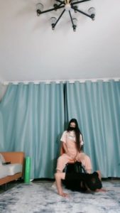【猫神大人】转胯鞭打/运动鞋原味脚踩脚垫/喝洗脚水_绳缚吧