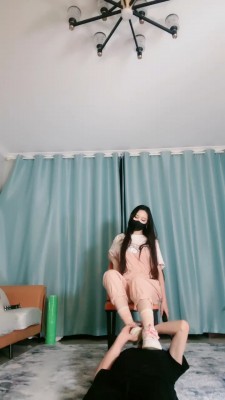 图片[3]_【猫神大人】转胯鞭打/运动鞋原味脚踩脚垫/喝洗脚水_绳缚吧