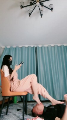 图片[5]_【猫神大人】转胯鞭打/运动鞋原味脚踩脚垫/喝洗脚水_绳缚吧