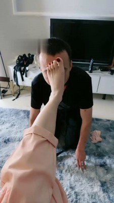 图片[8]_【猫神大人】转胯鞭打/运动鞋原味脚踩脚垫/喝洗脚水_绳缚吧