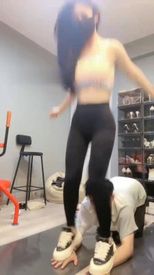 【伊楠】健身女神S-运动鞋踢踹_绳缚吧