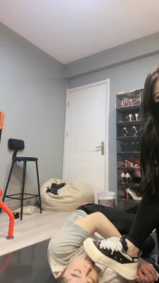 图片[10]_【伊楠】健身女神S-运动鞋踢踹_绳缚吧