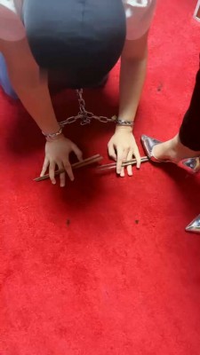 图片[4]_【亿姐】铁链捆绑多女王虐打踢踹/喝圣水【完整版】_绳缚吧