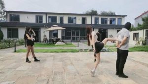 【沅芷大人】3S轮流飞踹狂踹双奴/全体重踩踏【双视角版】_绳缚吧