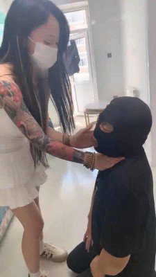 图片[5]_【精神小妹】踩手窒息+花式耳光_绳缚吧