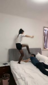 【安琪】黑丝美腿踢踹暴打_绳缚吧
