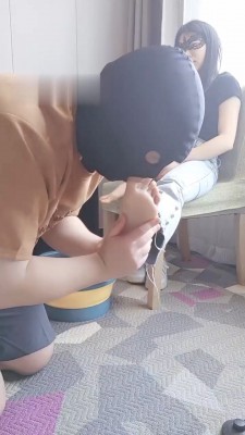 图片[6]_【昆山三寸】小白鞋船袜气味羞辱/踩踏喂食_绳缚吧