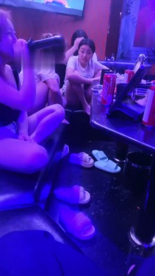 图片[9]_【古月安妮】群女王聚会-KTV裸足踩狗【双视角版】_绳缚吧