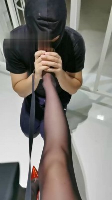 图片[2]_【宇婉莹】圈养犬化/皮鞋黑丝闻舔/高跟踩踏【下】_绳缚吧