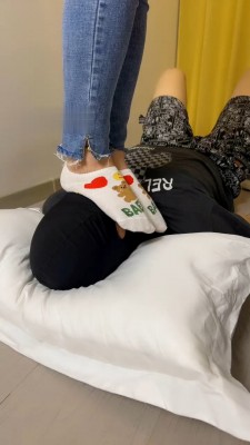 图片[2]_【子橘】原味白船袜全体重踩脸_绳缚吧
