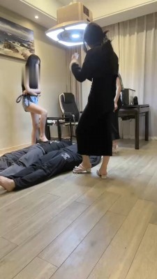 图片[3]_【尤物S】3S群调-骑马/重度鞭打/脚垫/高跟重踩【双视角完整版】_绳缚吧