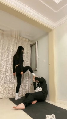 图片[2]_【桃幼幼】瑜伽女神虐打家奴/气味羞辱/踢踹_绳缚吧