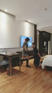 【芊兮殿下】长靴S肉丝闻舔/骑马骑脖/提档/踩踏_绳缚吧