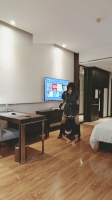 图片[2]_【芊兮殿下】长靴S肉丝闻舔/骑马骑脖/提档/踩踏_绳缚吧