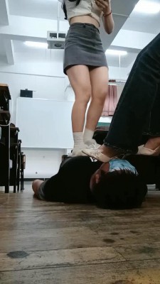 图片[6]_【爱可呀】双S学生主教室玩弄-骑马踩踏/脚捂脸【双视角版】_绳缚吧