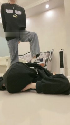 图片[2]_【萱萱子】帆布鞋原味白袜踩踏/闻舔_绳缚吧