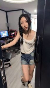 【第一视角】腹黑美少女西怡无底线羞辱合集3（重口）_绳缚吧
