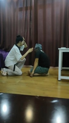 【最抗揍】超多素人学生主虐打踢踹_绳缚吧
