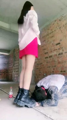 图片[6]_当前位置： 首页直播视频正文 【宸宸】双S-户外工地处刑-踩踏踢踹/舔泥土棒棒糖/钢管压手碾踩_绳缚吧