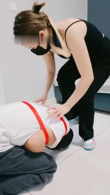 【楼遥】全体重踩/踢踹/耳光虐口嗨狗_绳缚吧