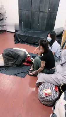 【女仆店S】3素人主VS母畜-强制舔/转胯耳光虐打_绳缚吧