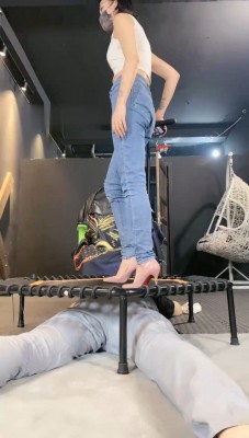 图片[6]_【冰诺】长靴高跟全体重踩地毯狗_绳缚吧