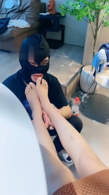 图片[2]_【艾莉】开发上门按摩技师舔裸足_绳缚吧