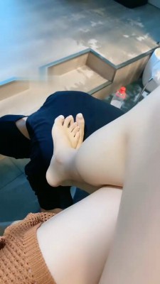 图片[4]_【艾莉】开发上门按摩技师舔裸足_绳缚吧