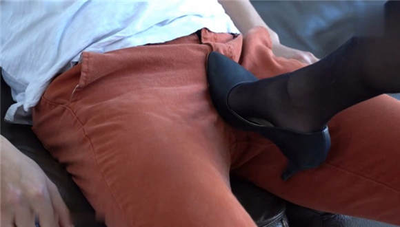 图片[8]_漂亮女主黑丝调教舔脚踢裆 H-200530-8_绳缚吧