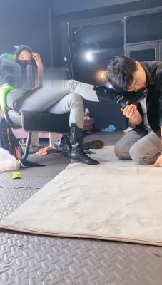 图片[2]_【冰诺】私人影院黑靴白袜虐脚垫【下】_绳缚吧