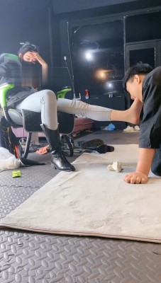 图片[4]_【冰诺】私人影院黑靴白袜虐脚垫【下】_绳缚吧