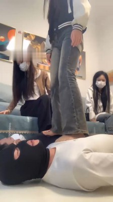 【精神小妹】3素人学生主-深夜裸足踩狗_绳缚吧
