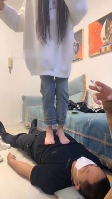 图片[10]_【精神小妹】3素人学生主-深夜裸足踩狗_绳缚吧