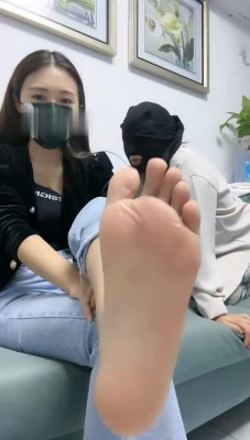 图片[2]_【雅妈妈】闺蜜偷闻我丝袜的下场_绳缚吧