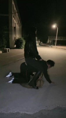图片[3]_【桃幼幼】小区楼下长靴遛狗_绳缚吧