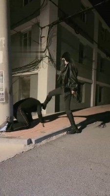 图片[7]_【桃幼幼】小区楼下长靴遛狗_绳缚吧
