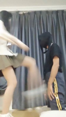 【丫丫啊】小白鞋白袜重度提档/暴踩_绳缚吧