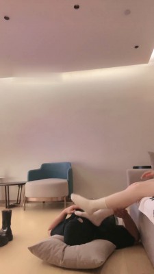 图片[4]_【不期而遇】脚下奴-踩胳膊踩手.求饶【完整版】_绳缚吧