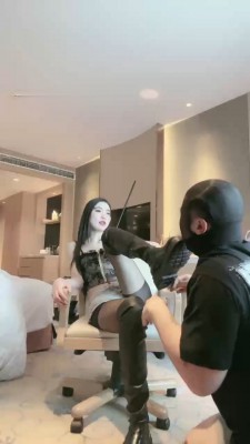 图片[3]_【无恙】长靴黑丝闻舔/鞭打/吮吸脚趾/耳光_绳缚吧
