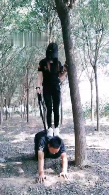 图片[3]_【郡主大人】户外-强行捆绑袜子塞嘴鞭打【双视角版】_绳缚吧